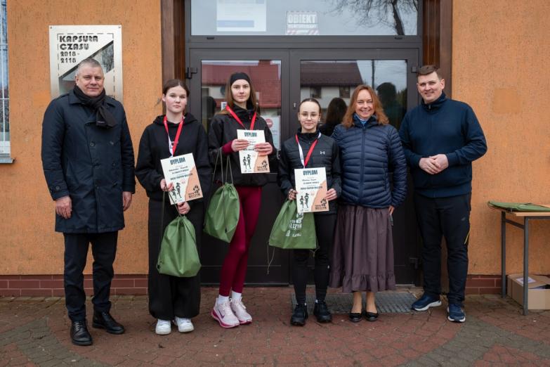 1963 metry pamięci. Uczniowie I LO pobiegli „Tropem Wilczym”