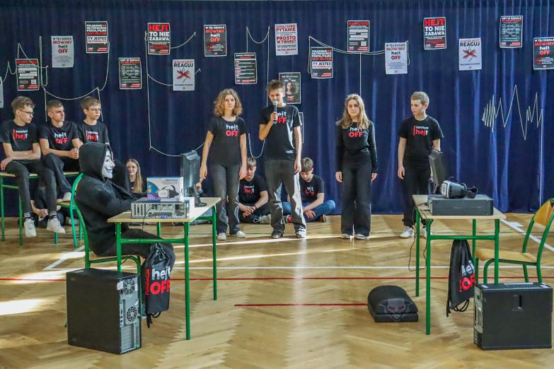 „Za kulisami sieci. Porozmawiamy o hejcie i cyberprzemocy”