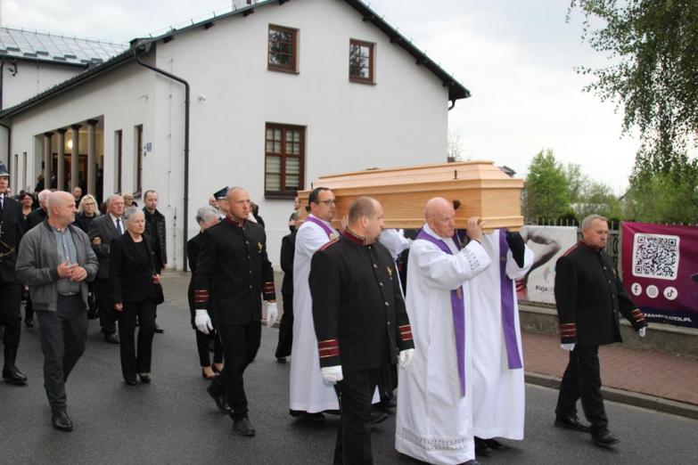 Rozpoczęły się uroczystości pogrzebowe śp. ks. kan. Józefa Brzozowskiego