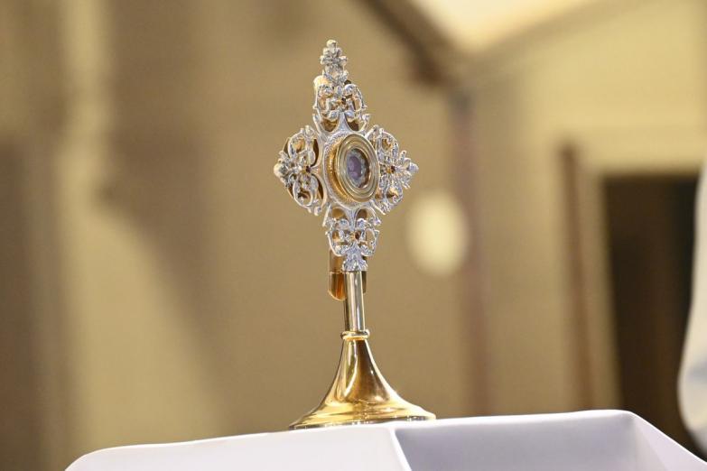Bp Gurda: Maryja rodzi nas do pięknej miłości